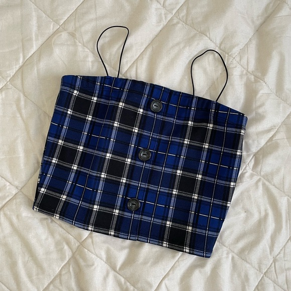 Tops - blue plaid button crop top !